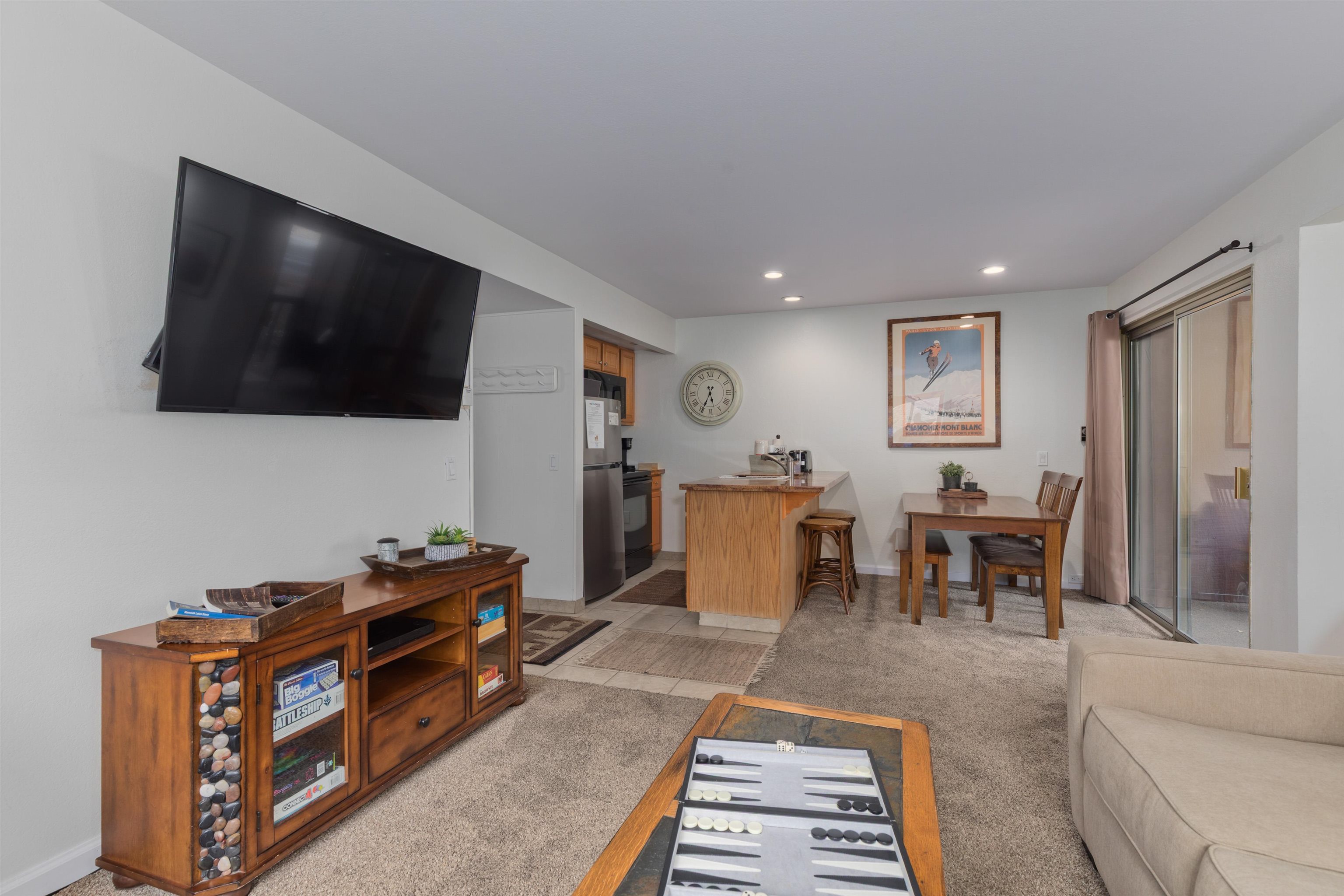 221 Canyon Blvd #102