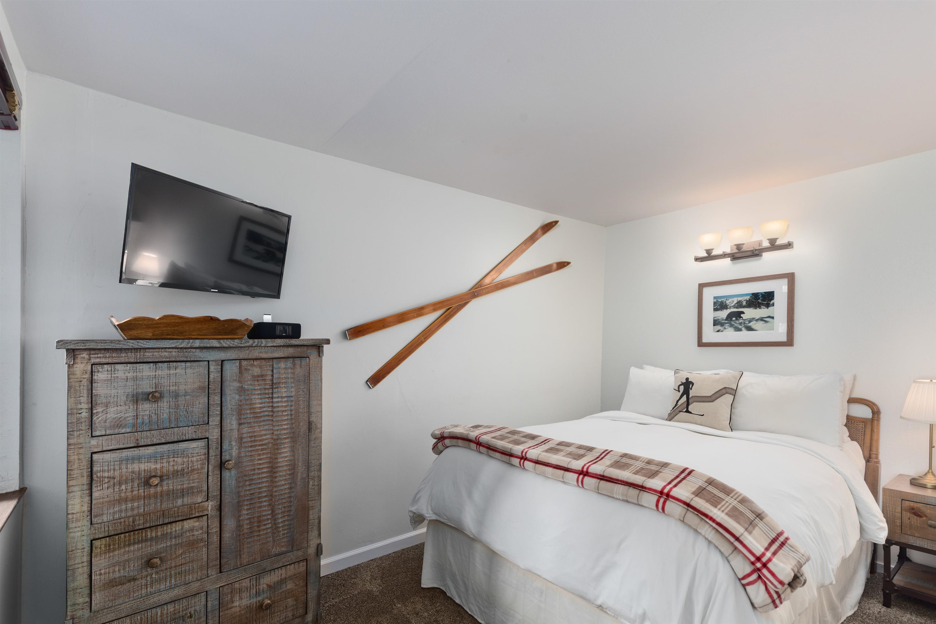 221 Canyon Blvd #102