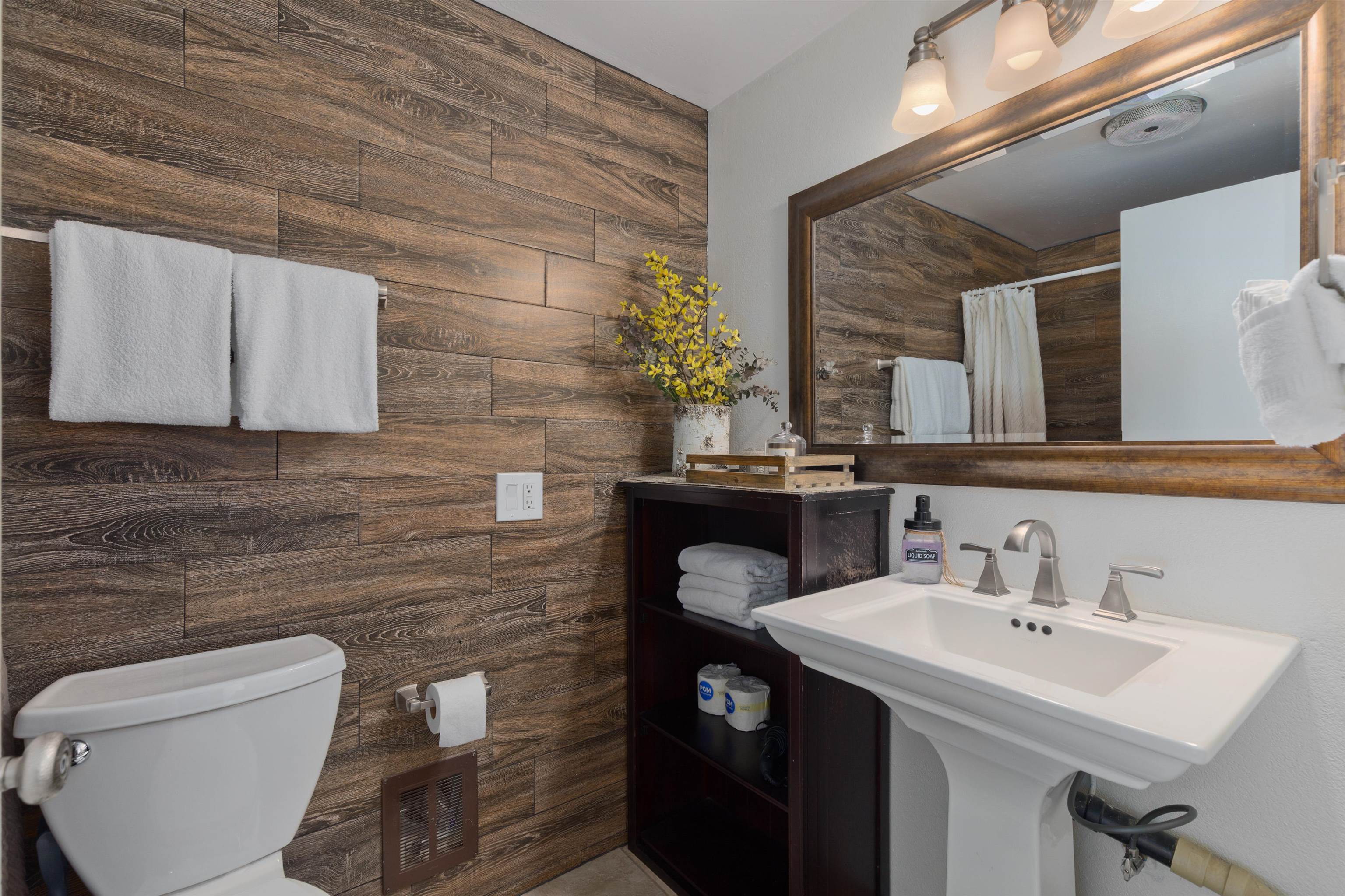 221 Canyon Blvd #102