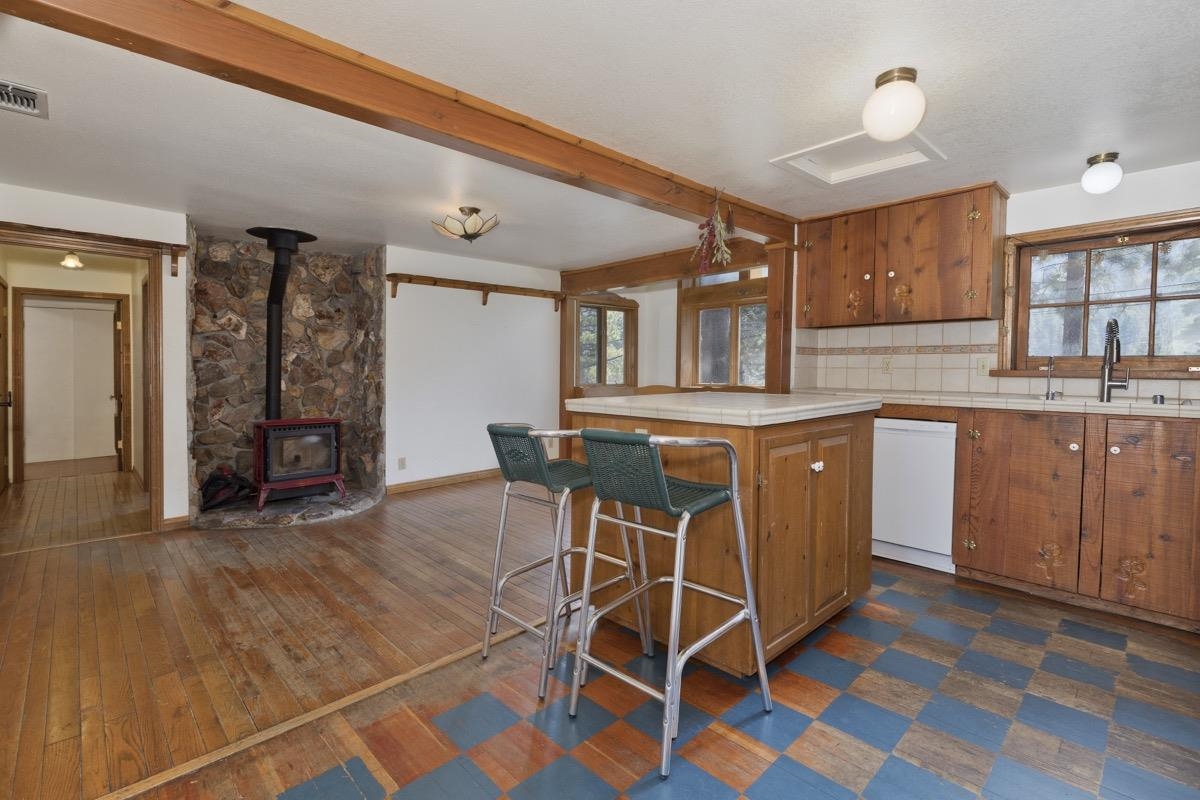 2030 Old Mammoth Road