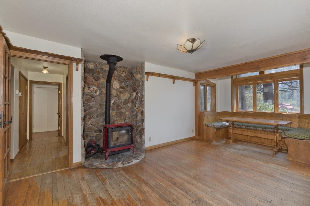 2030 Old Mammoth Road
