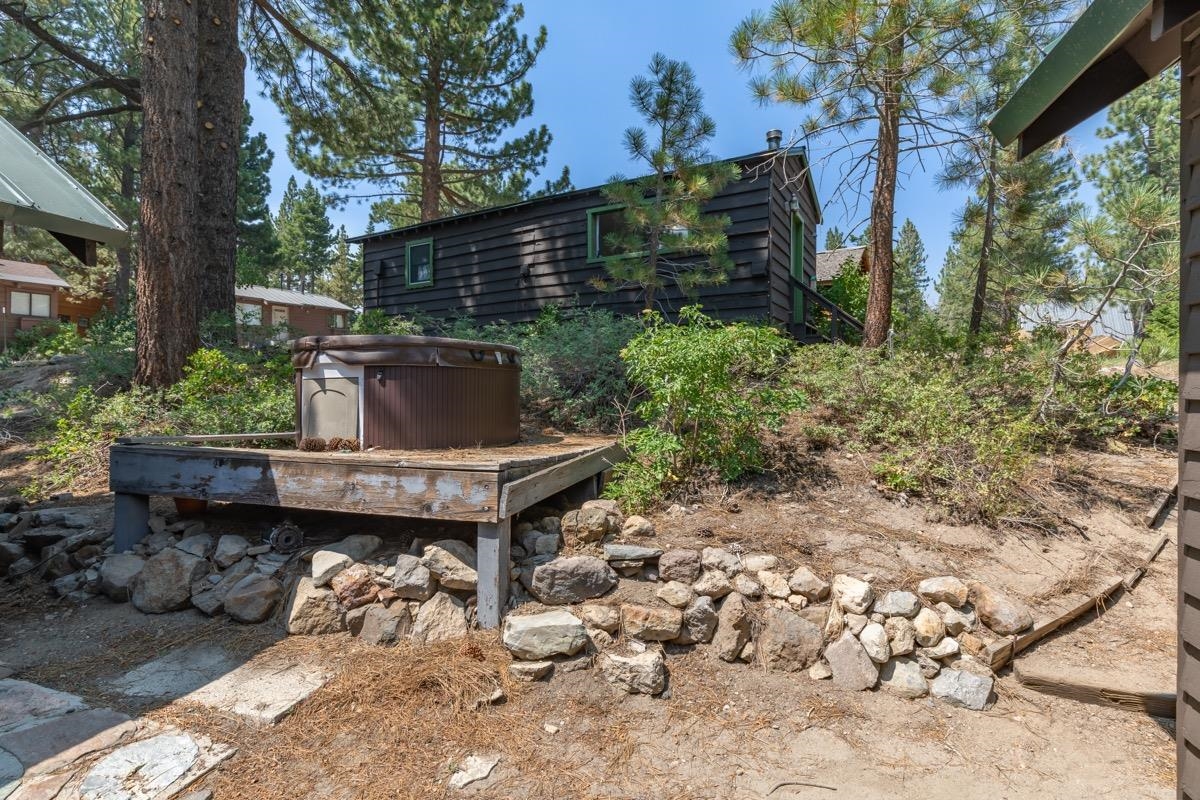 2030 Old Mammoth Road