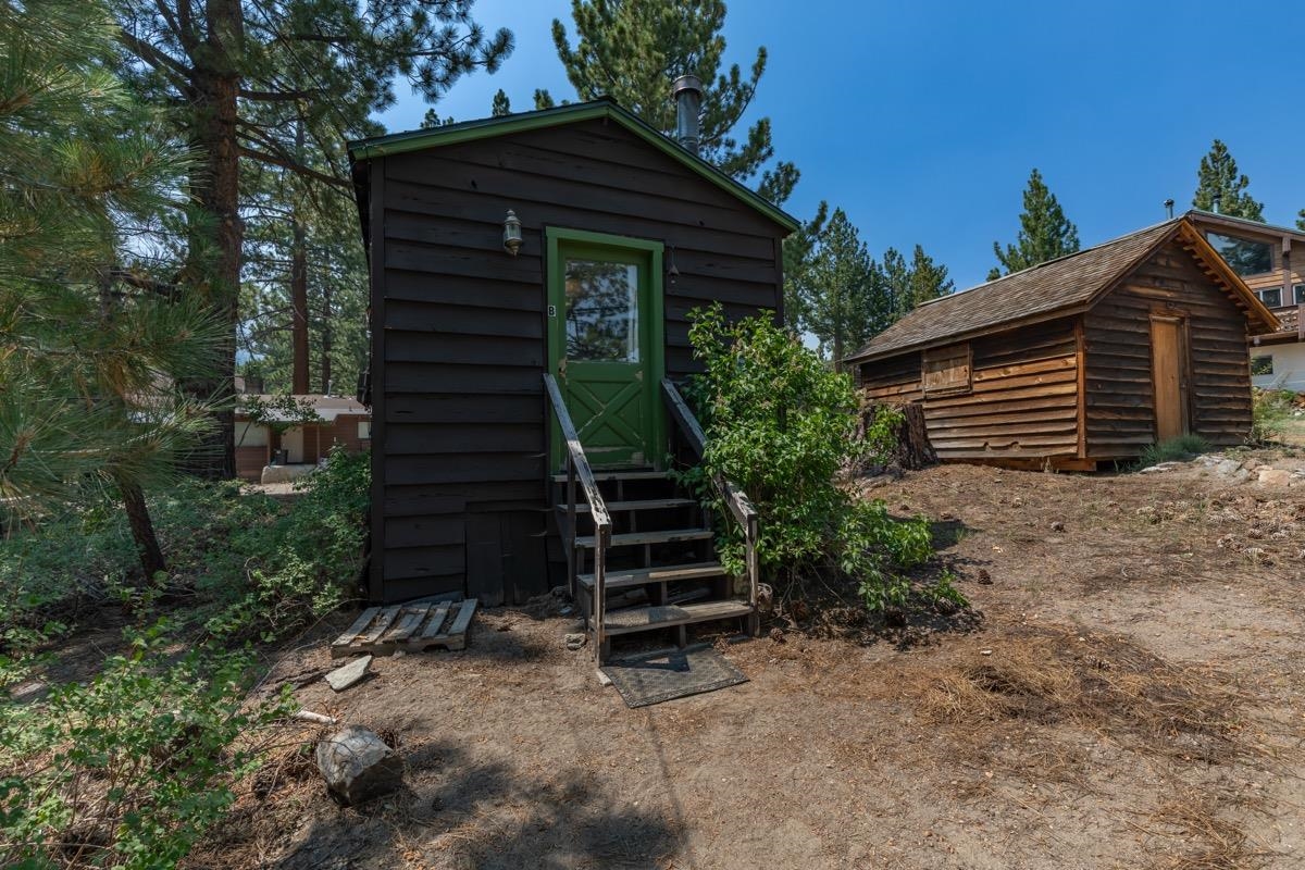 2030 Old Mammoth Road