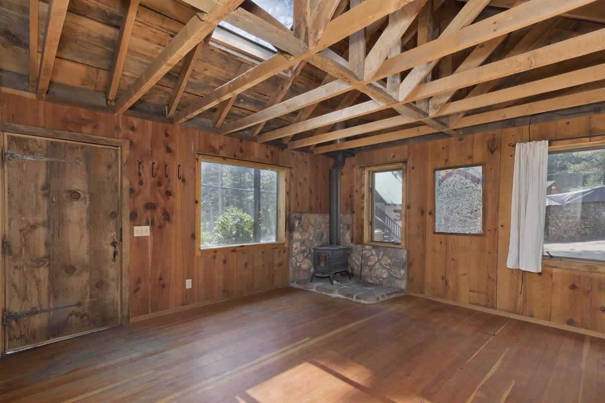 2030 Old Mammoth Road