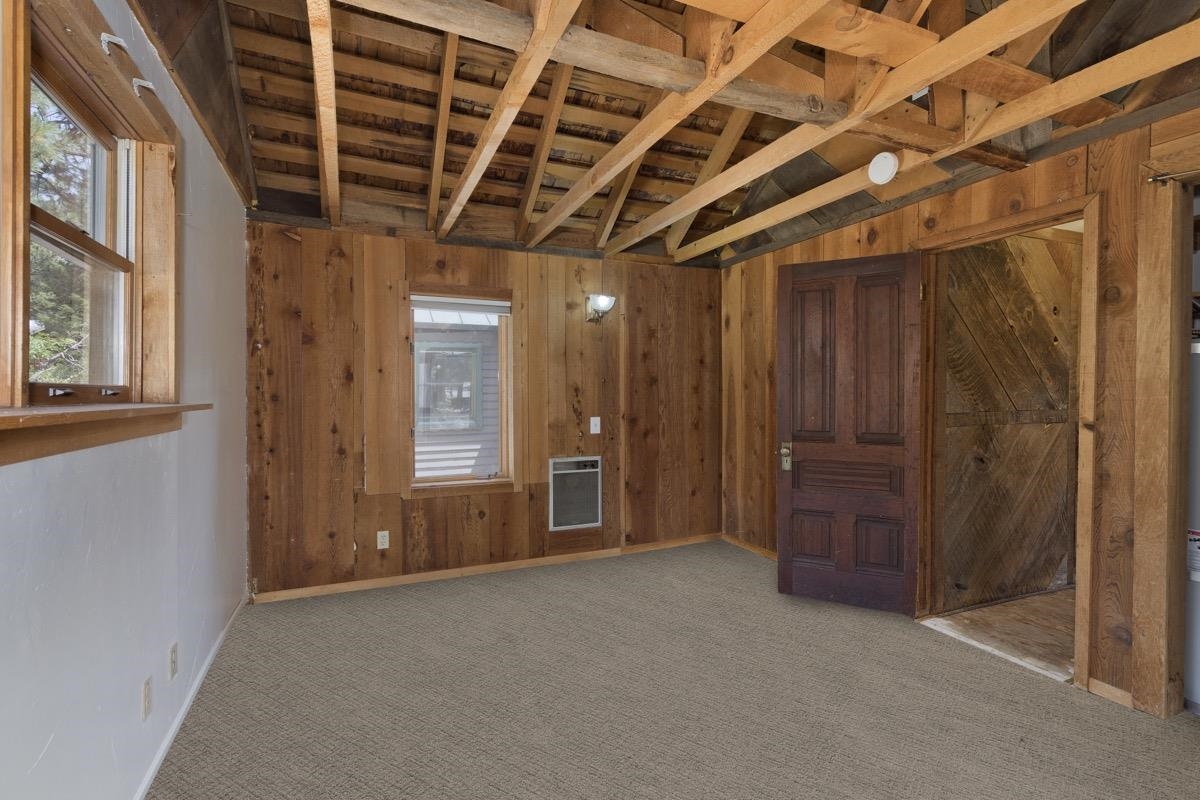 2030 Old Mammoth Road