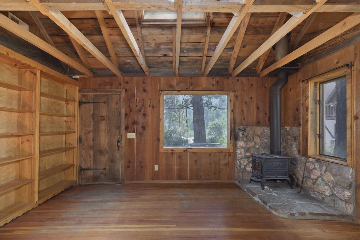 2030 Old Mammoth Road