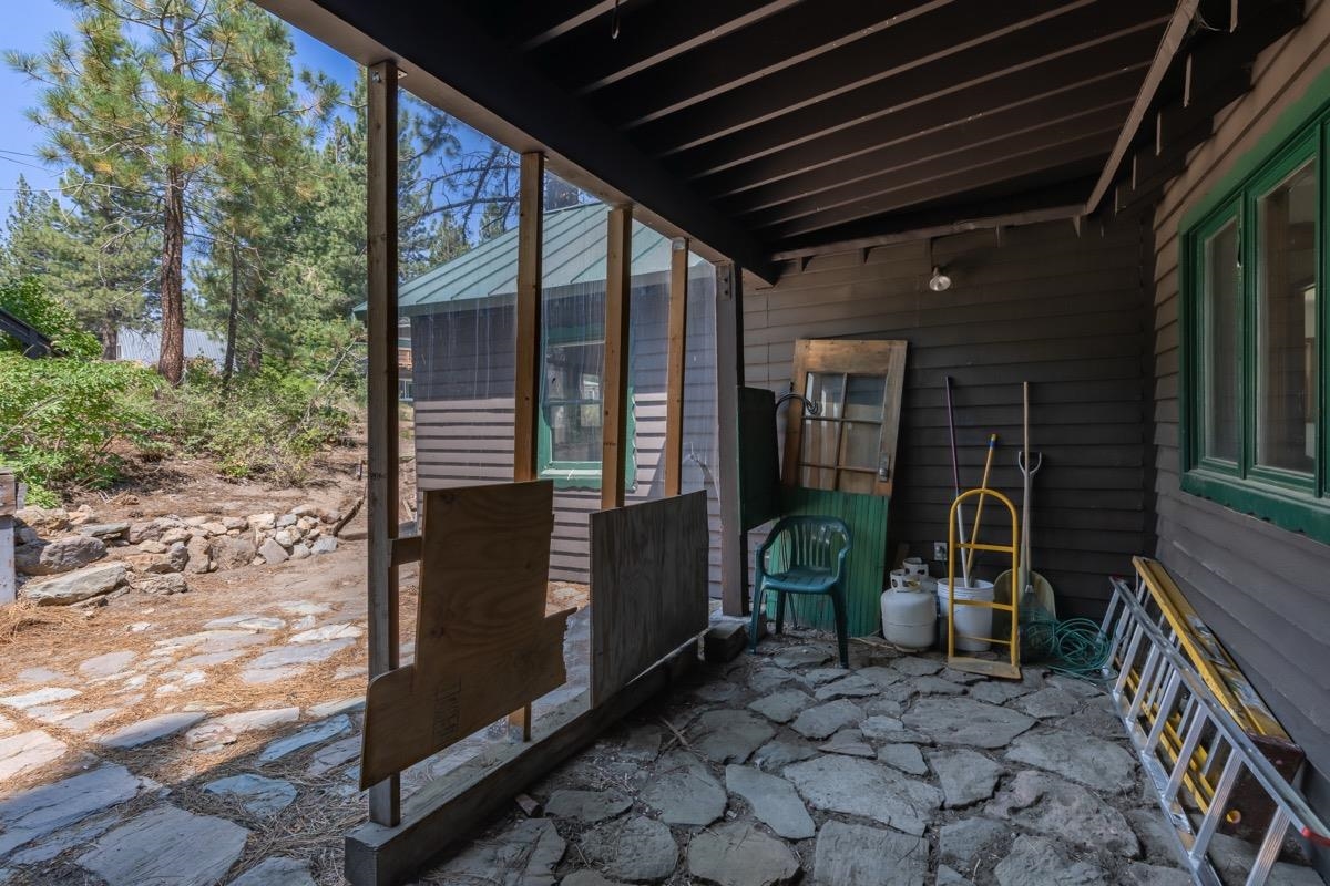 2030 Old Mammoth Road
