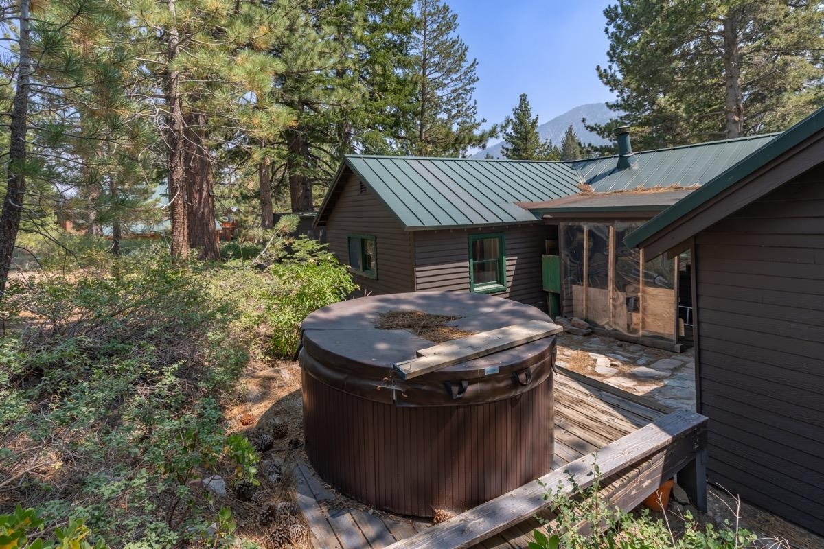 2030 Old Mammoth Road