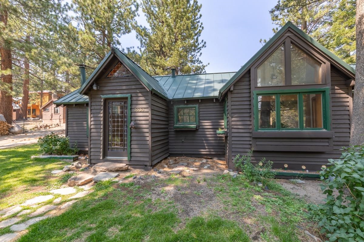 2030 Old Mammoth Road