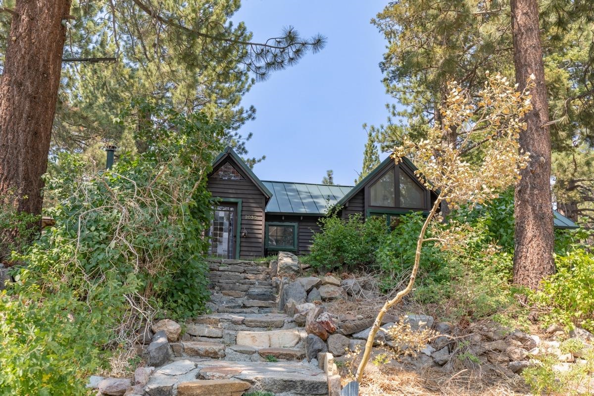 2030 Old Mammoth Road