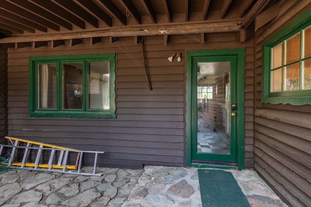 2030 Old Mammoth Road