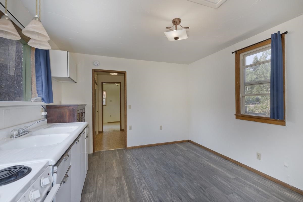 2030 Old Mammoth Road