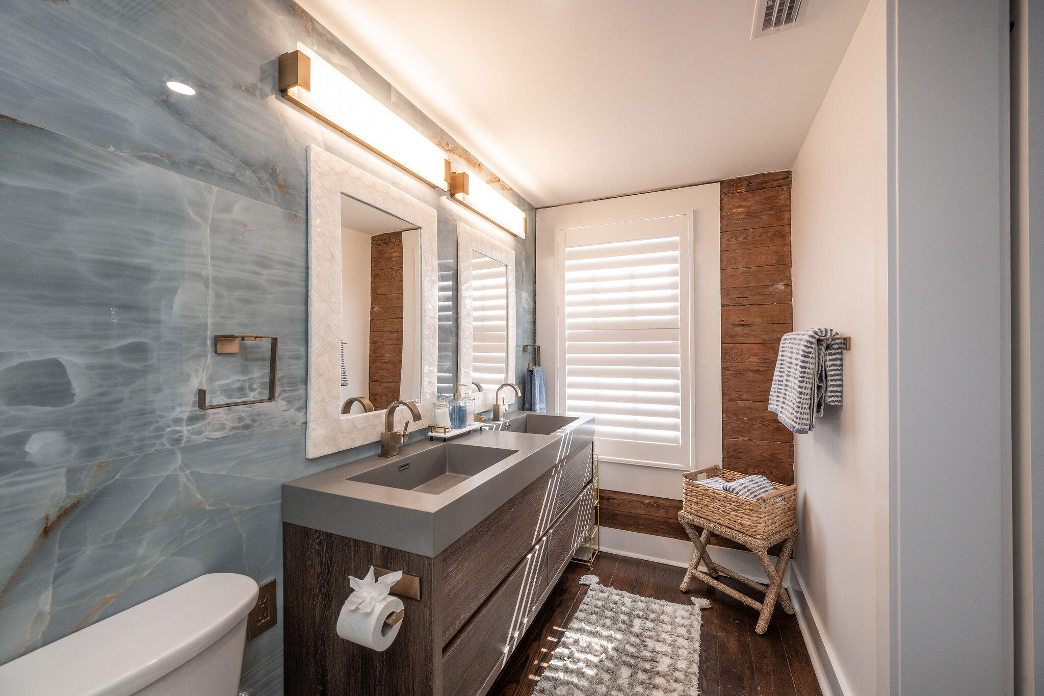 927 Thomas Street Unit: APT 2