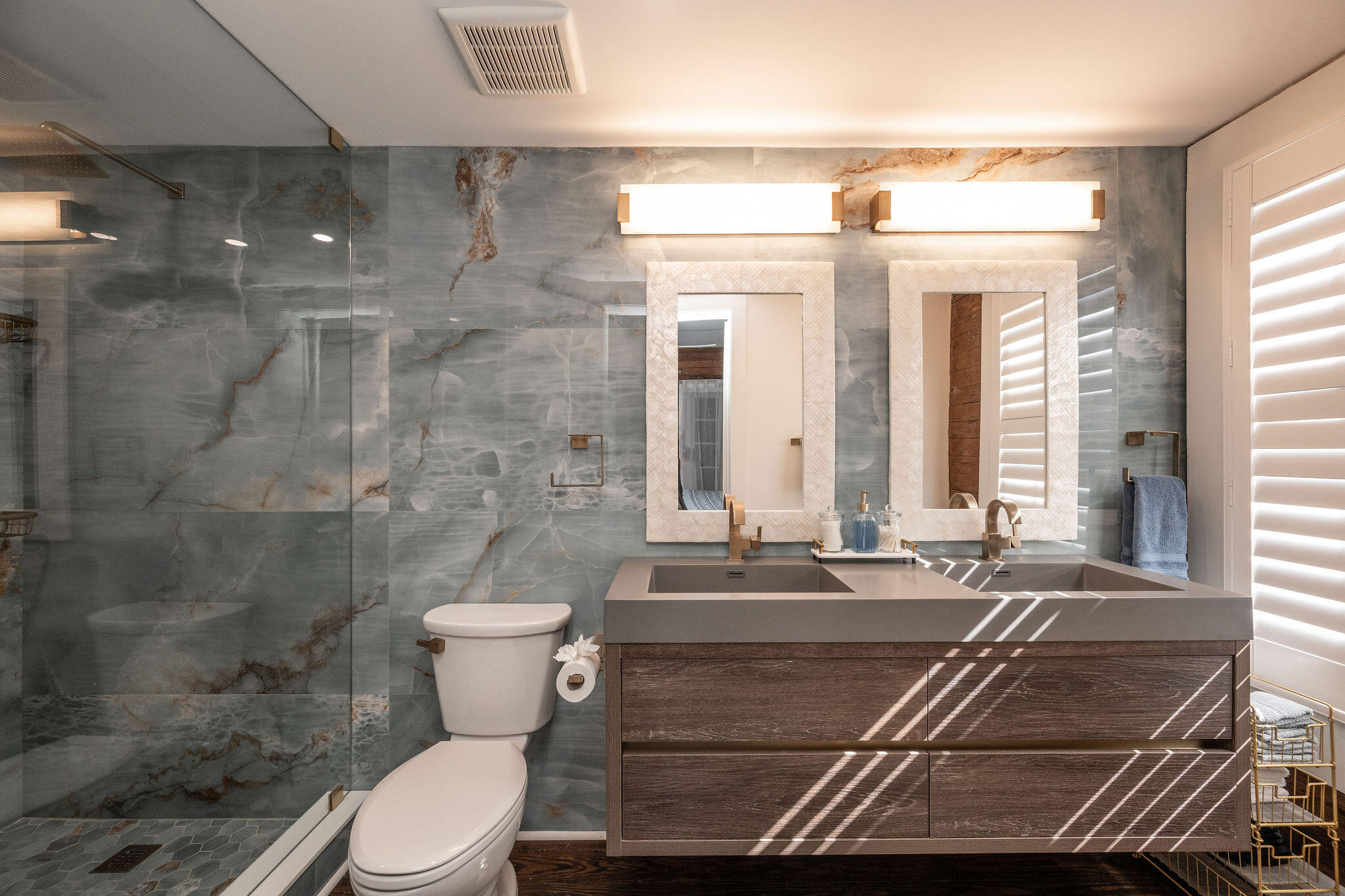 927 Thomas Street Unit: APT 2