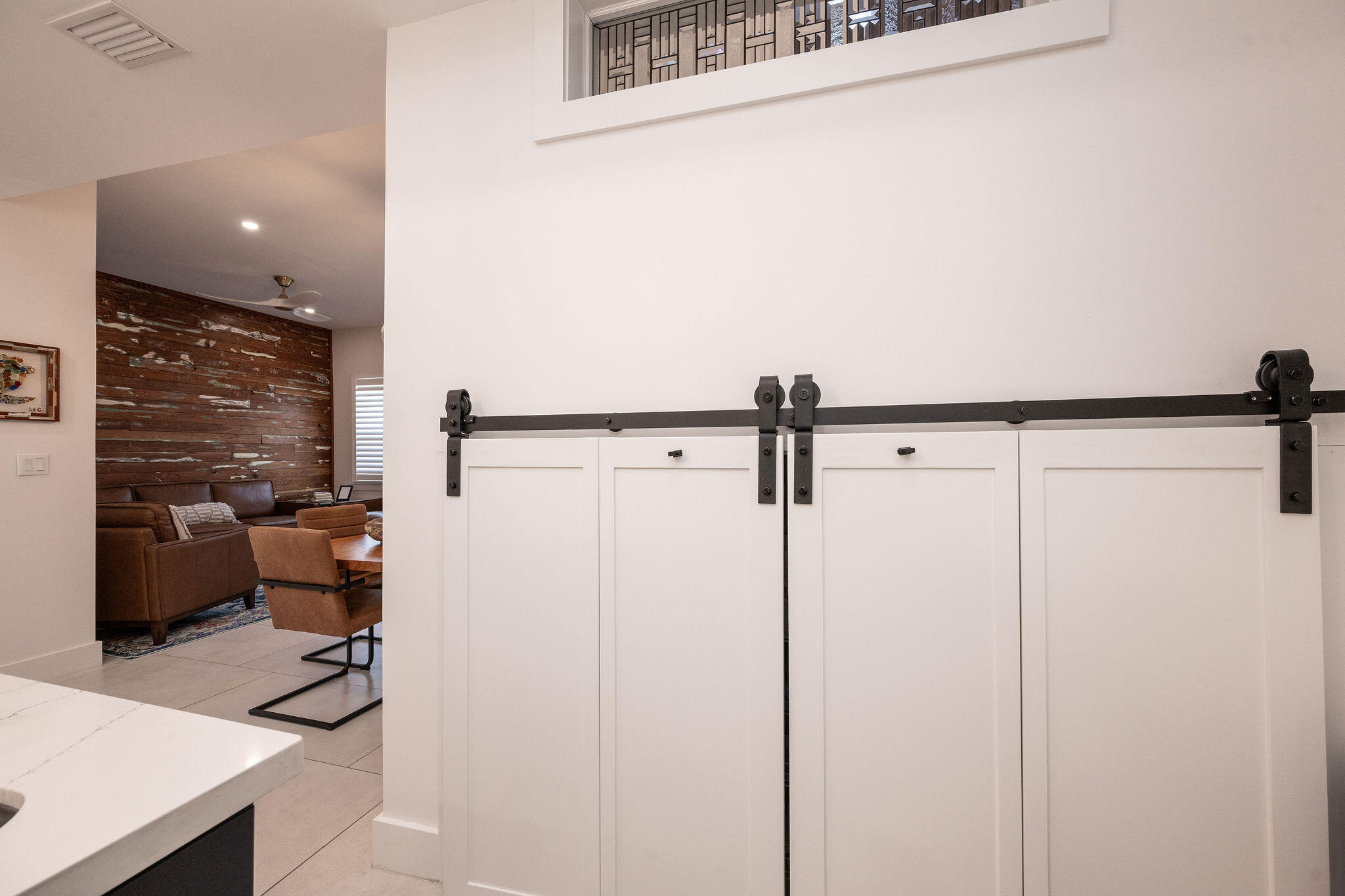 927 Thomas Street Unit: APT 2