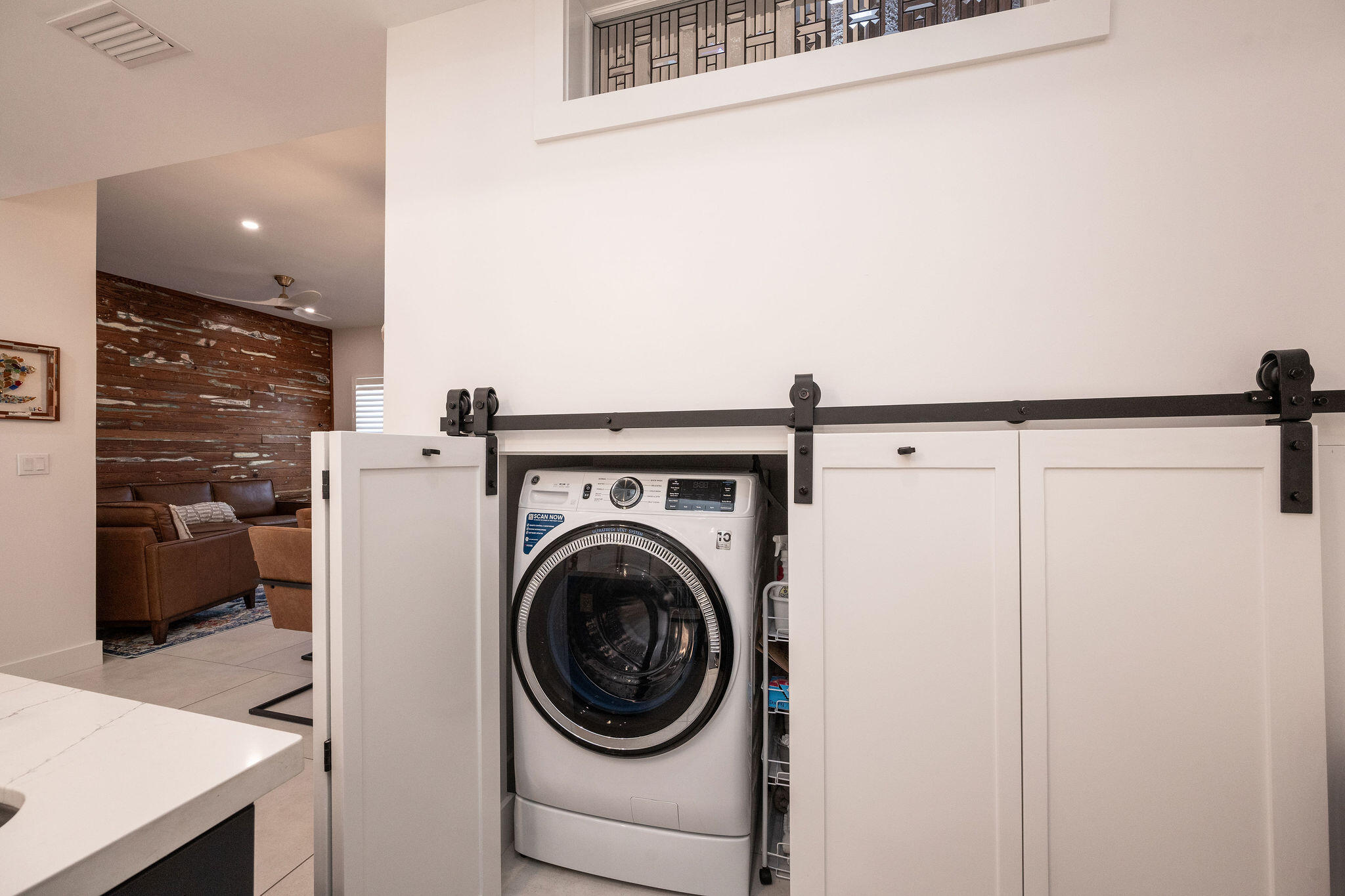 927 Thomas Street Unit: APT 2