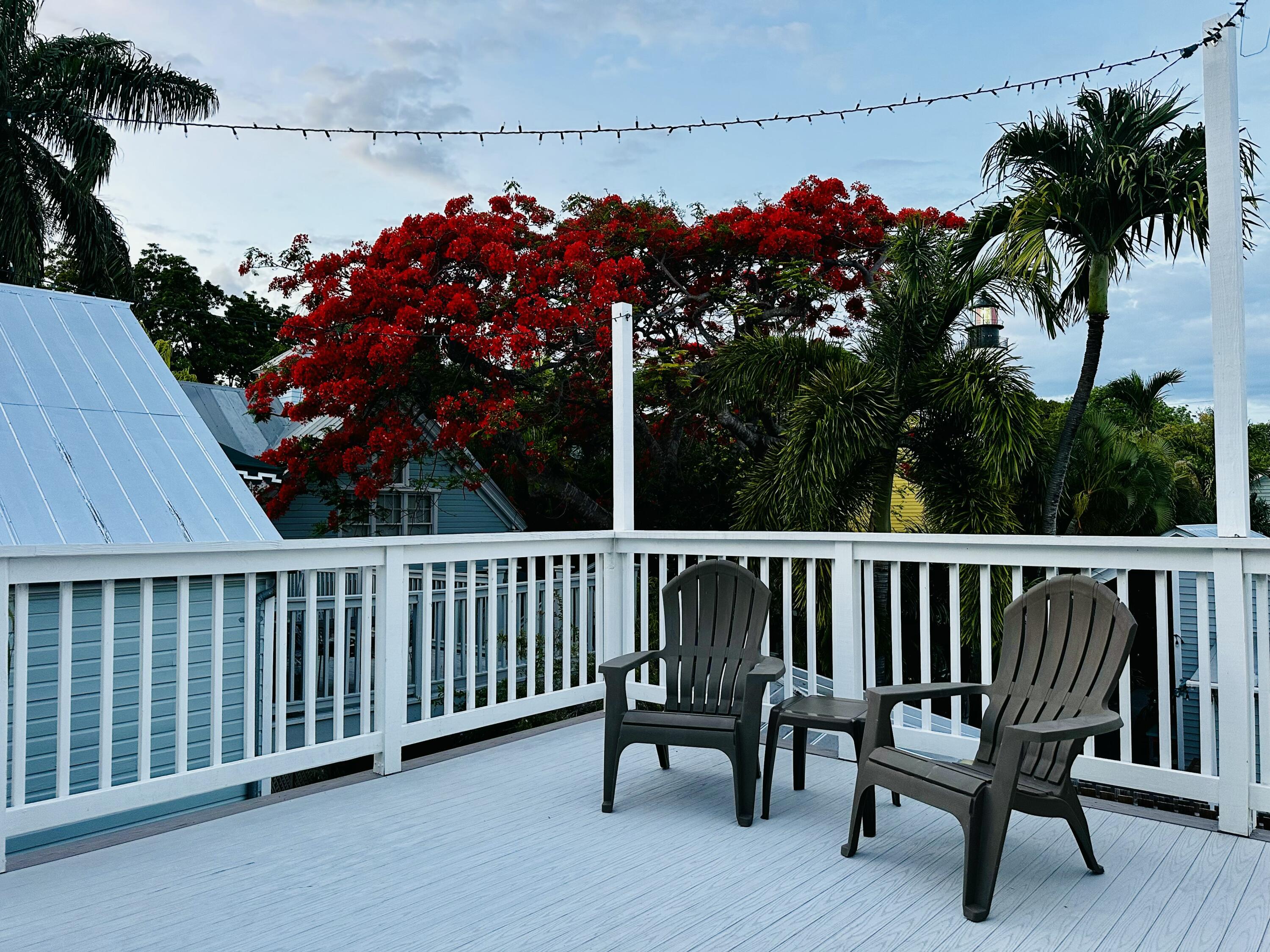 927 Thomas Street Unit: APT 4