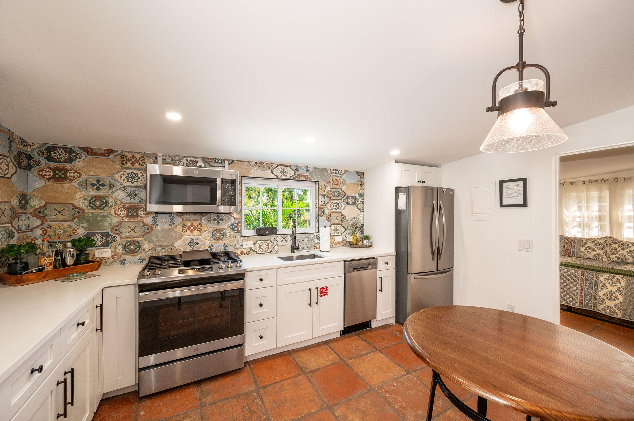 927 Thomas Street Unit: APT 4