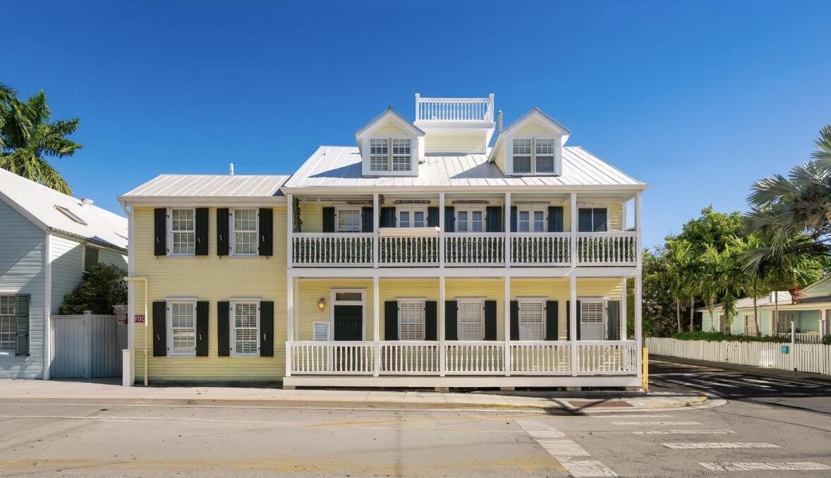 927 Thomas Street Unit: APT 4