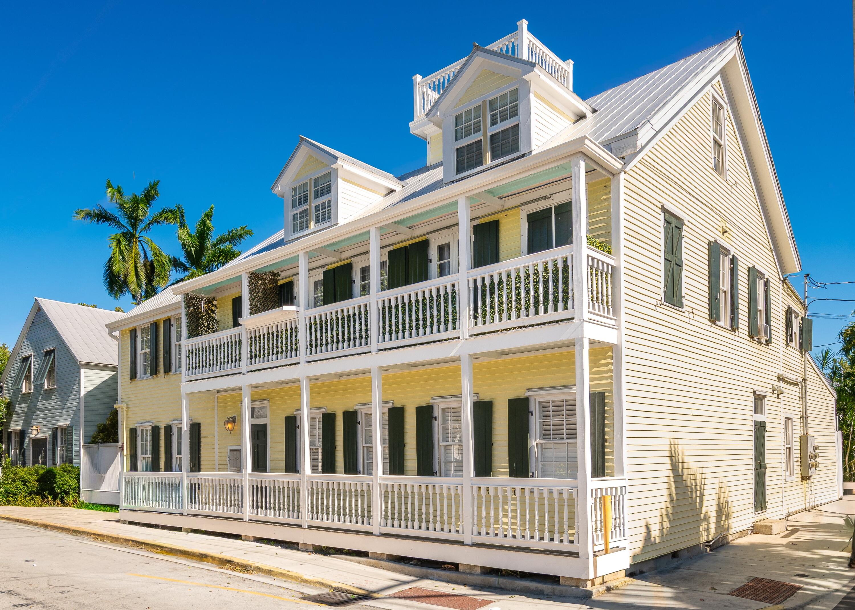 927 Thomas Street Unit: APT 4