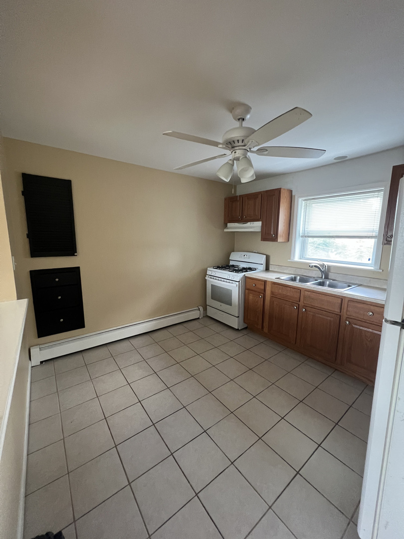 230 W JOHNSON Street Unit: 2W