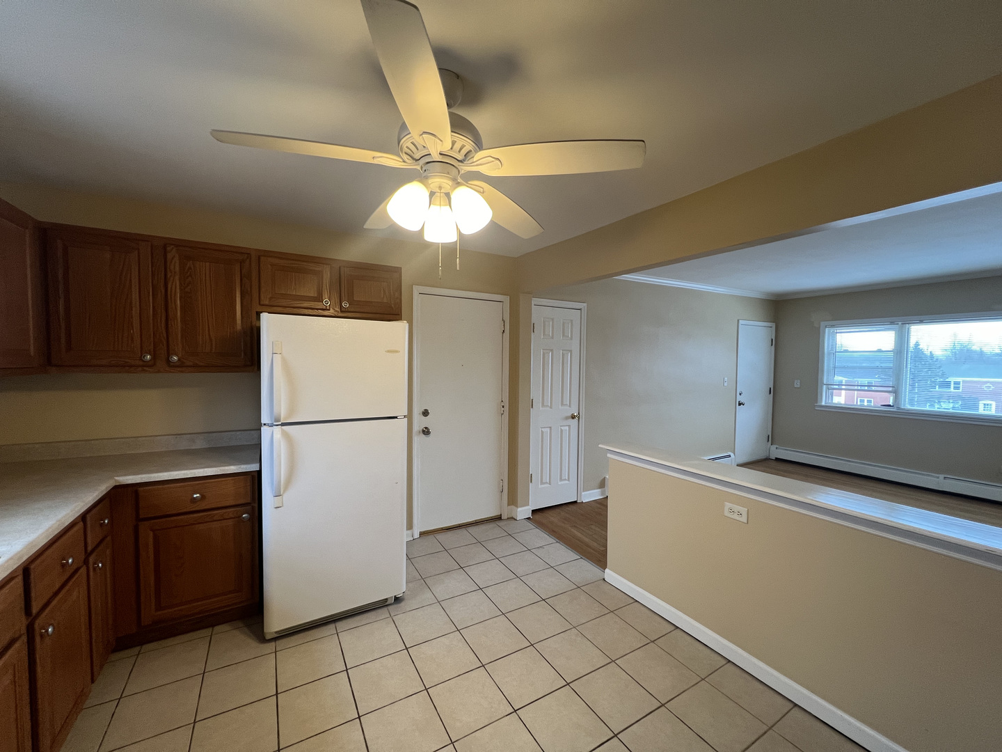 230 W JOHNSON Street Unit: 2W