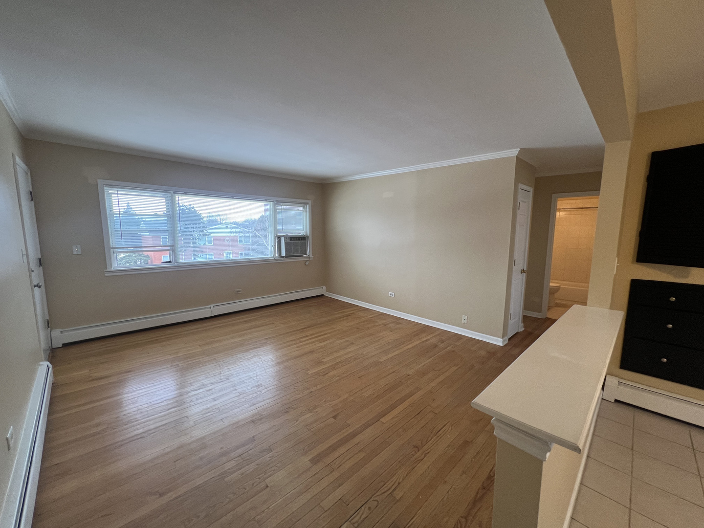 230 W JOHNSON Street Unit: 2W
