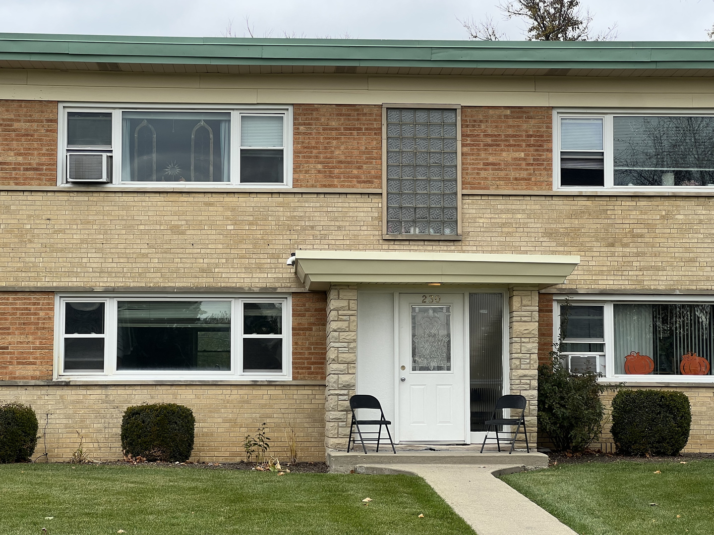 230 W JOHNSON Street Unit: 2W