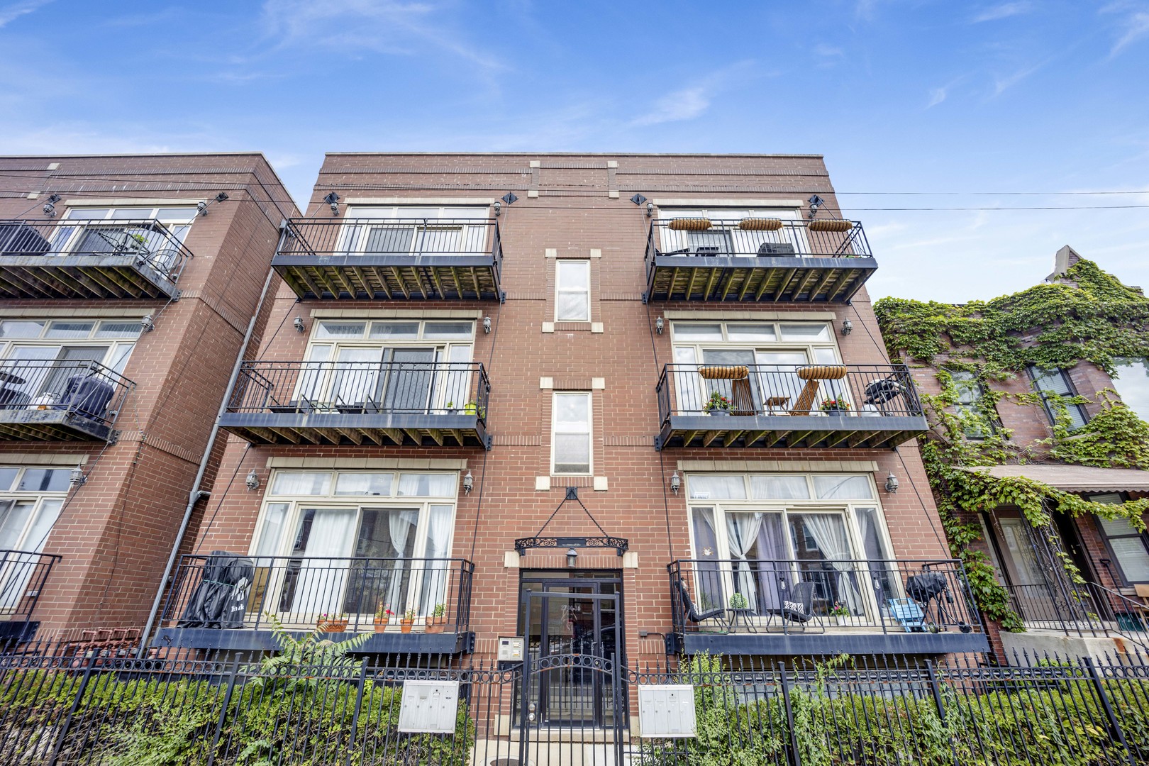 2736 W Belmont Avenue Unit: 4W