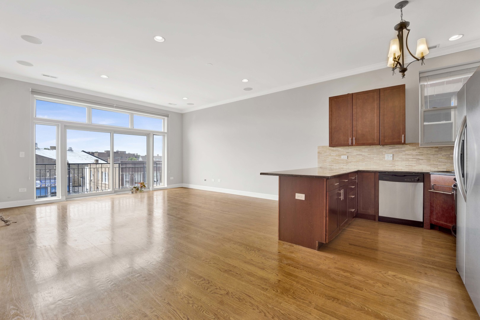 2736 W Belmont Avenue Unit: 4W