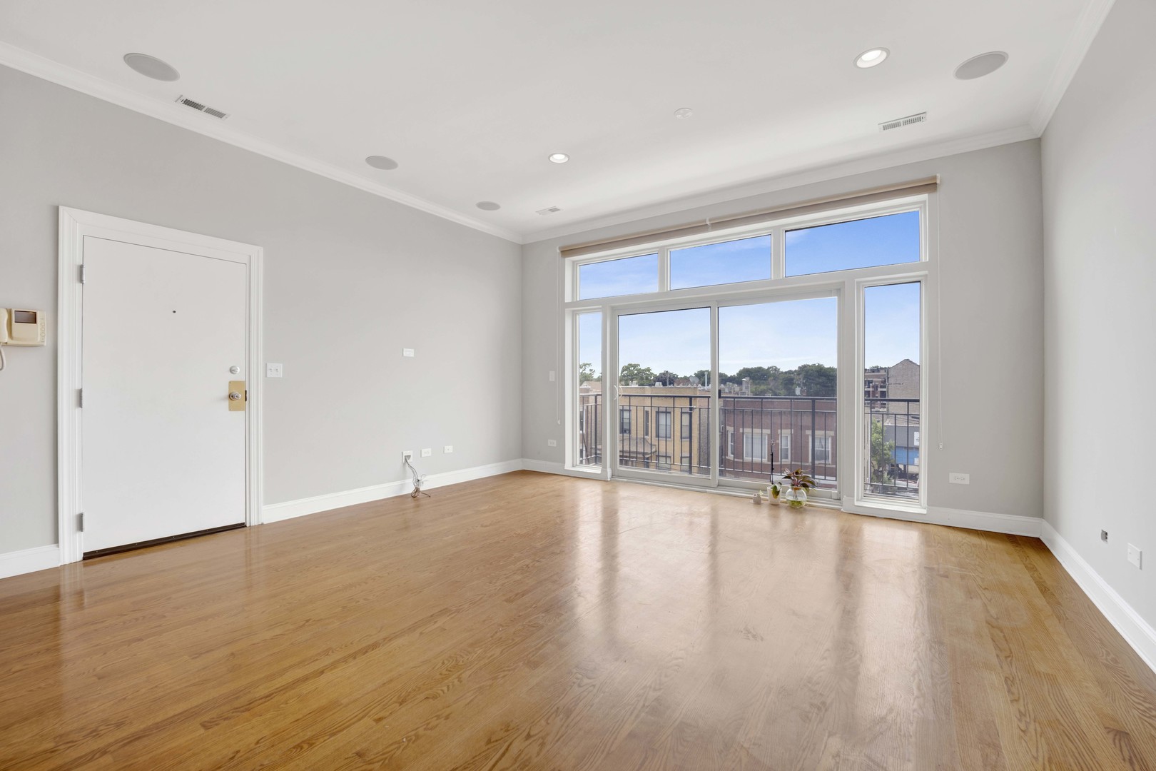 2736 W Belmont Avenue Unit: 4W