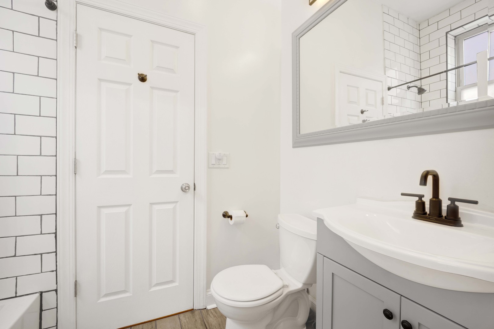 2736 W Belmont Avenue Unit: 4W