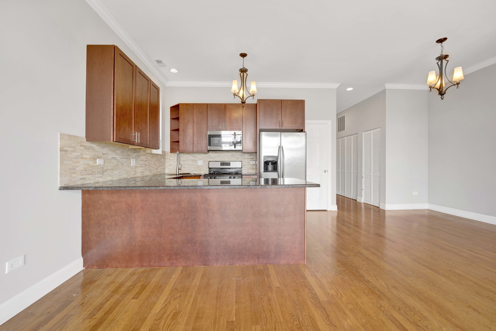 2736 W Belmont Avenue Unit: 4W