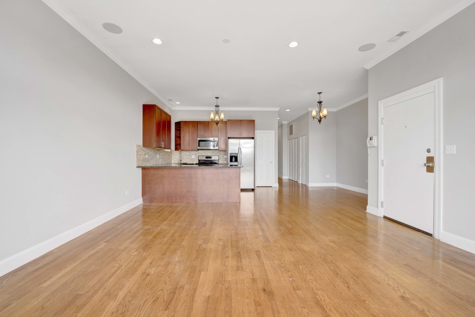 2736 W Belmont Avenue Unit: 4W