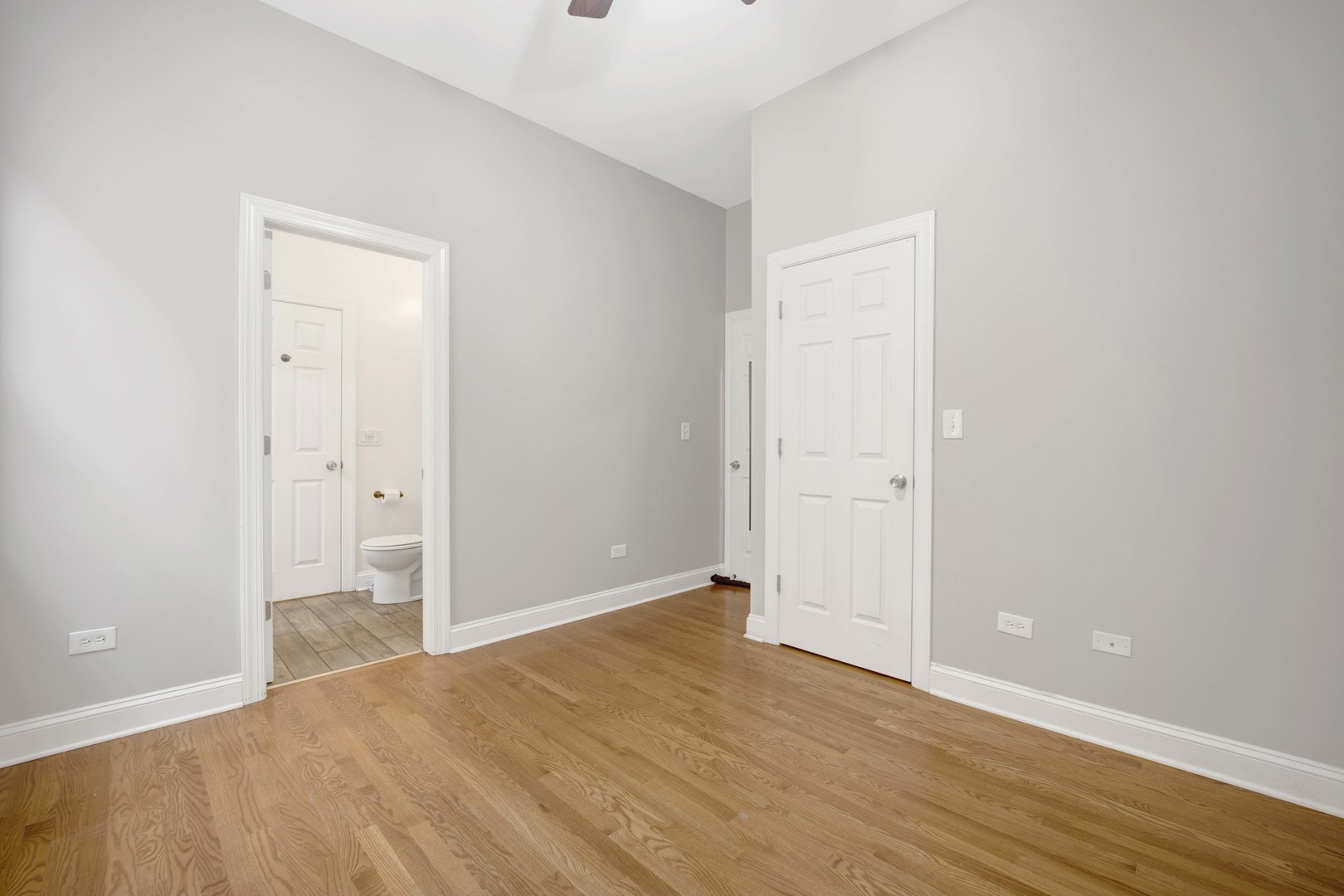 2736 W Belmont Avenue Unit: 4W