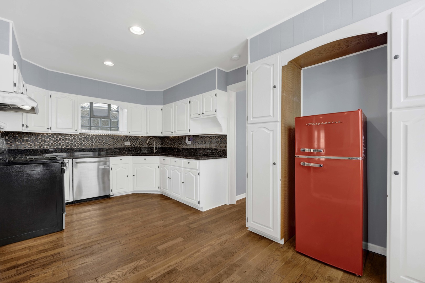 3721 W Shakespeare Avenue