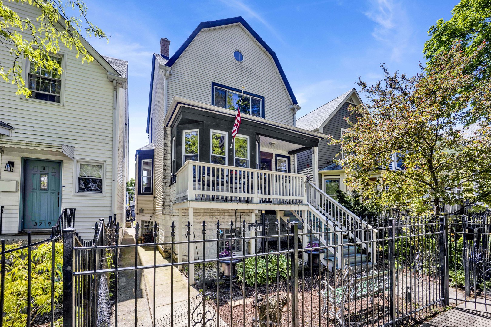 3721 W Shakespeare Avenue