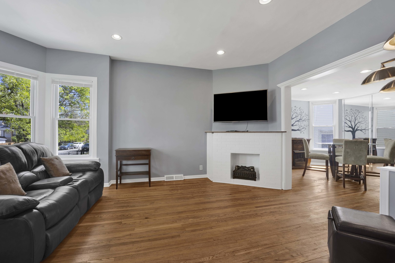 3721 W Shakespeare Avenue