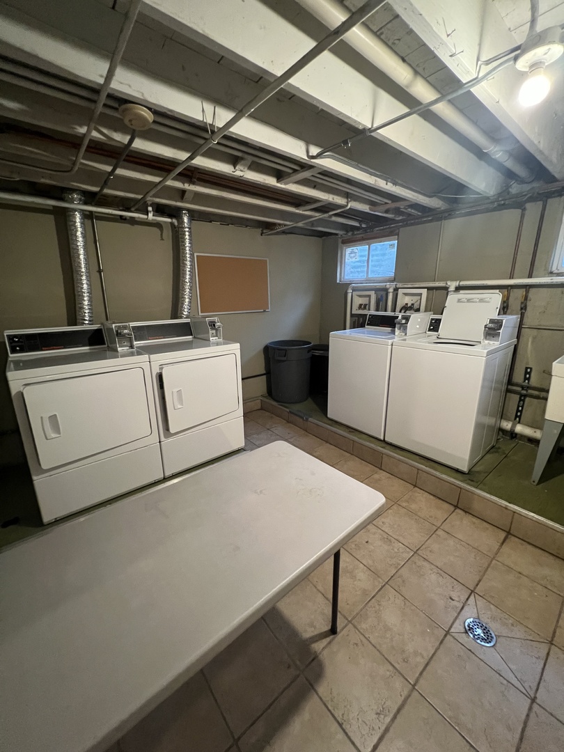 236 W Johnson Street Unit: 2E