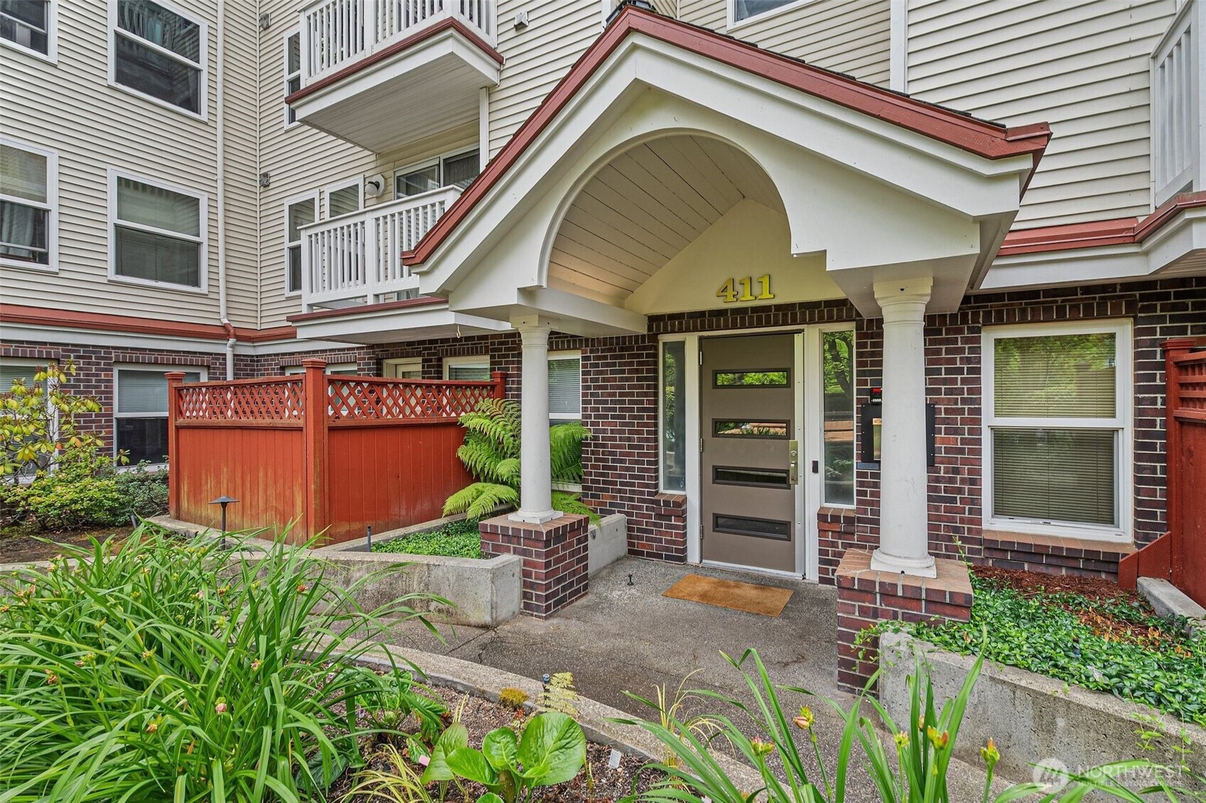 411 N 90th St Unit: 406