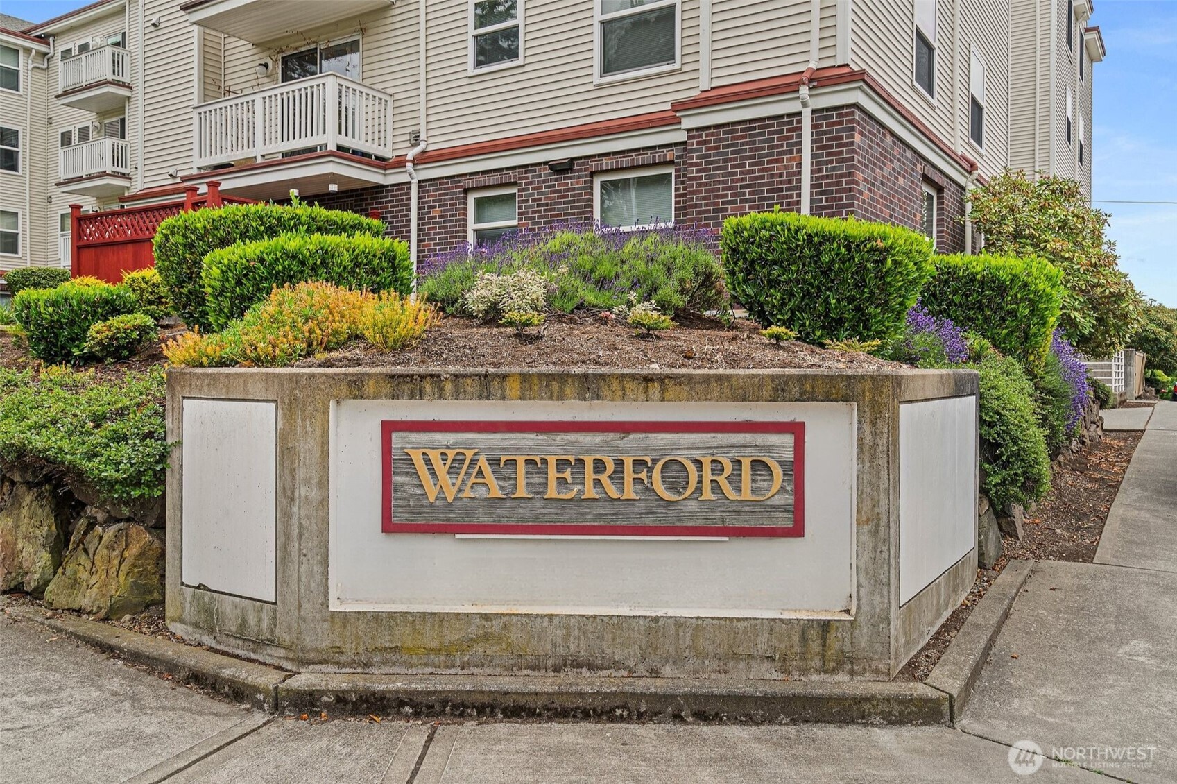 411 N 90th St Unit: 406