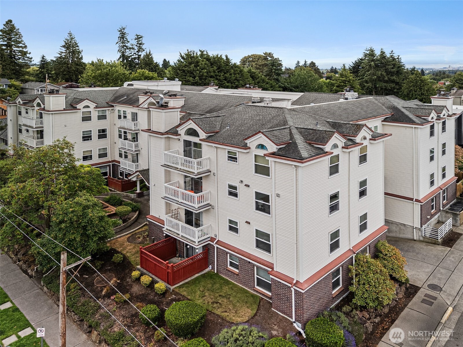 411 N 90th St Unit: 406