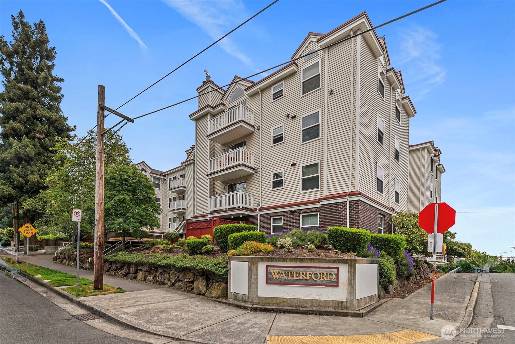 411 N 90th St Unit: 406