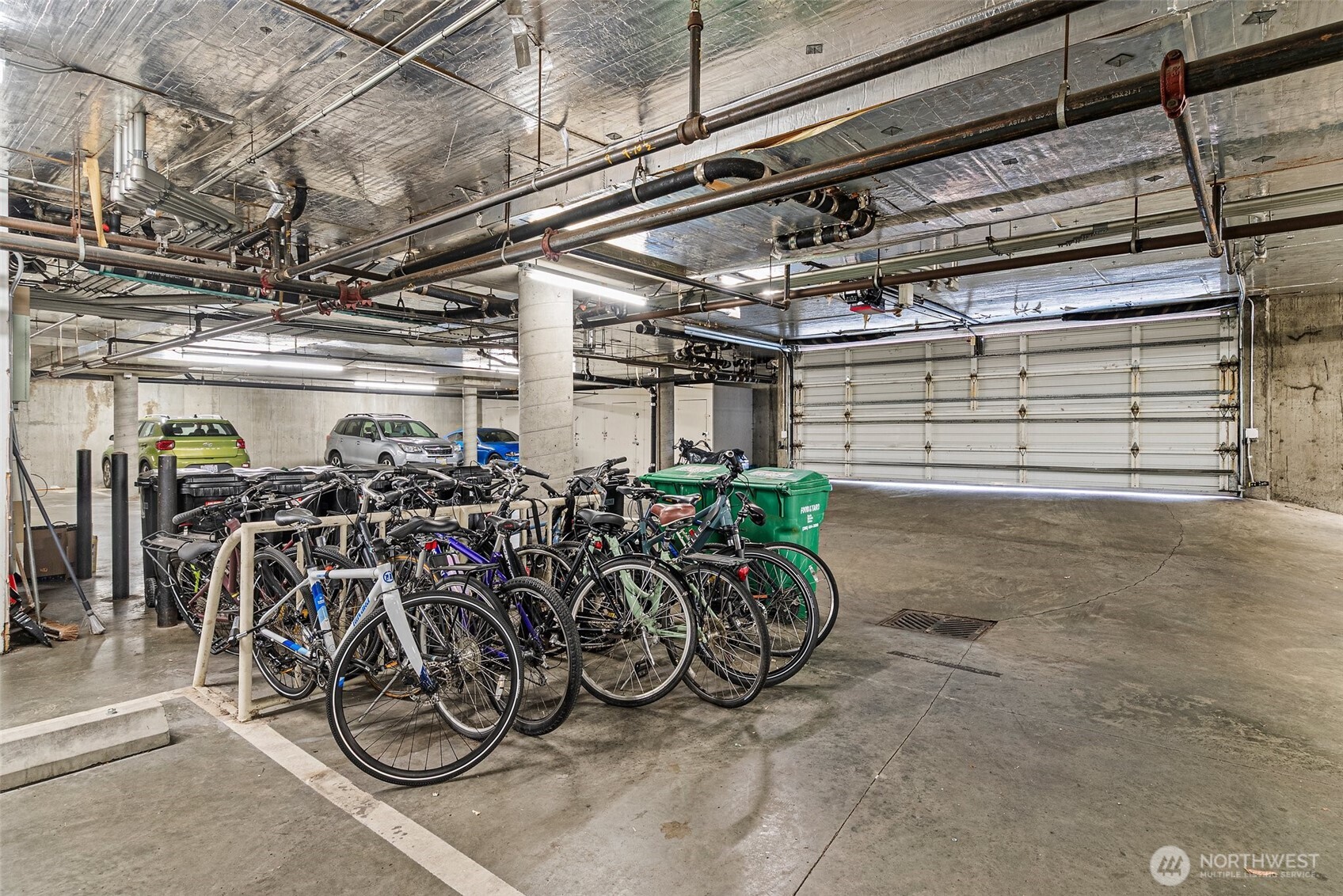 411 N 90th St Unit: 406
