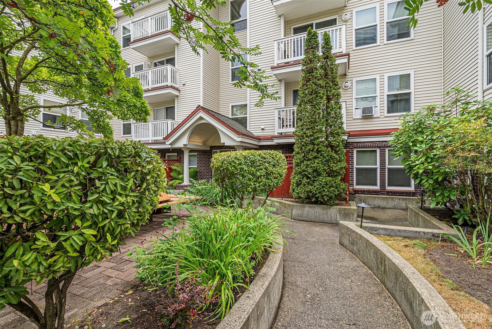 411 N 90th St Unit: 406