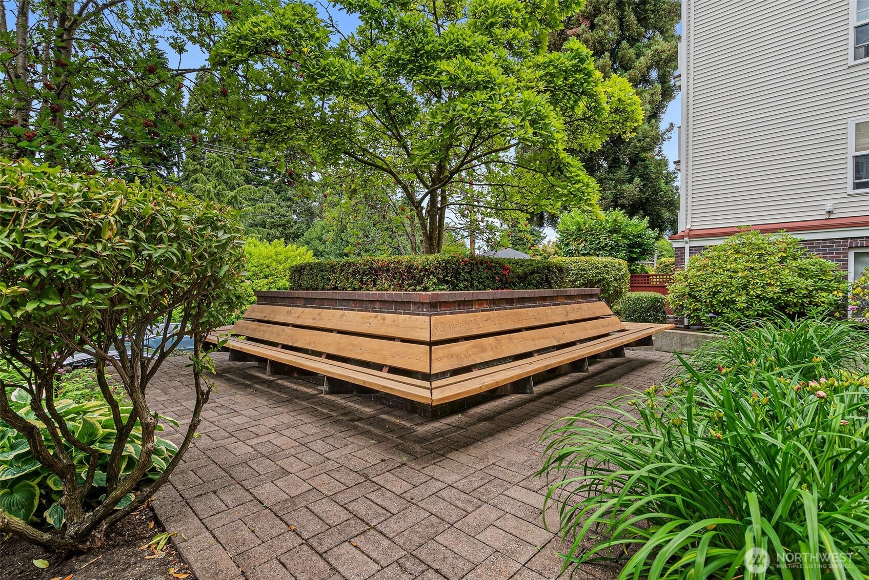 411 N 90th St Unit: 406