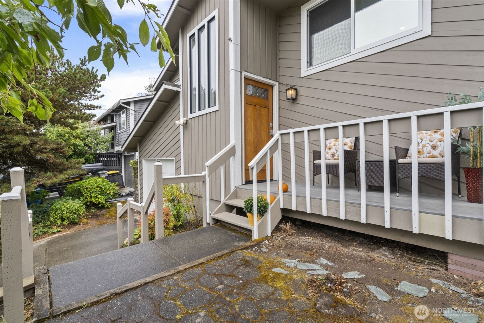 5258 17 Ave SW