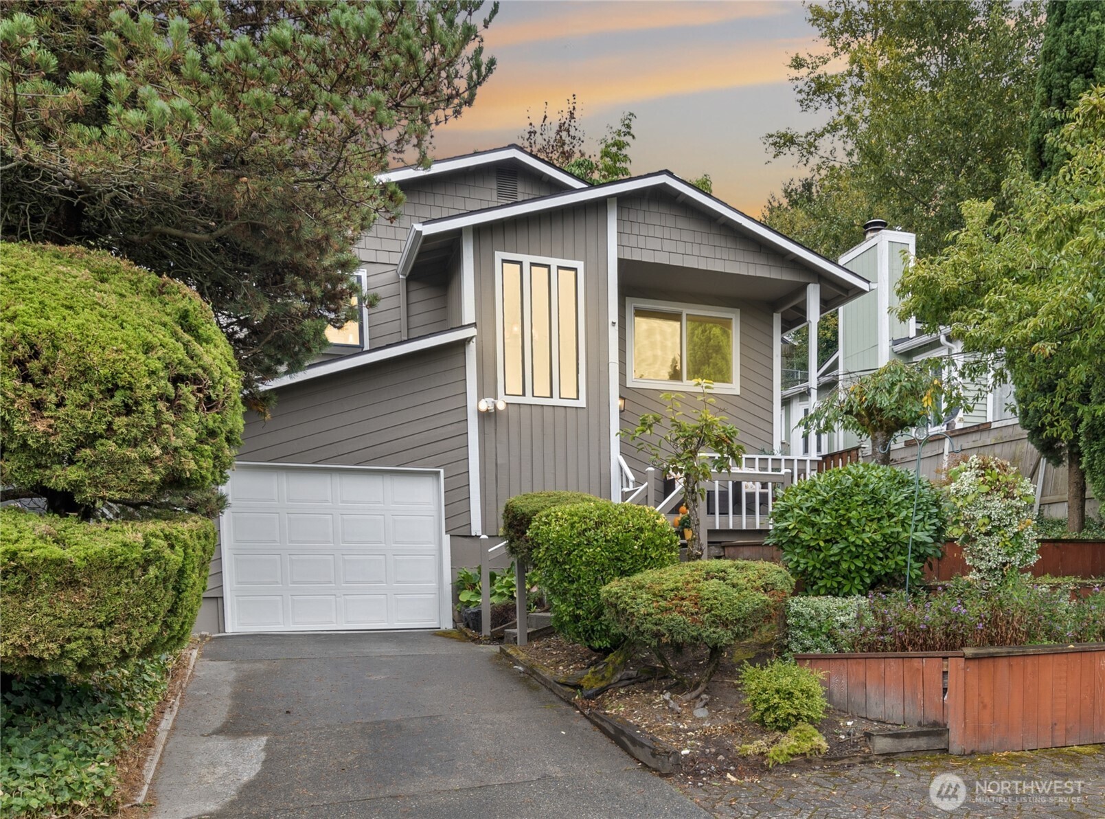 5258 17 Ave SW