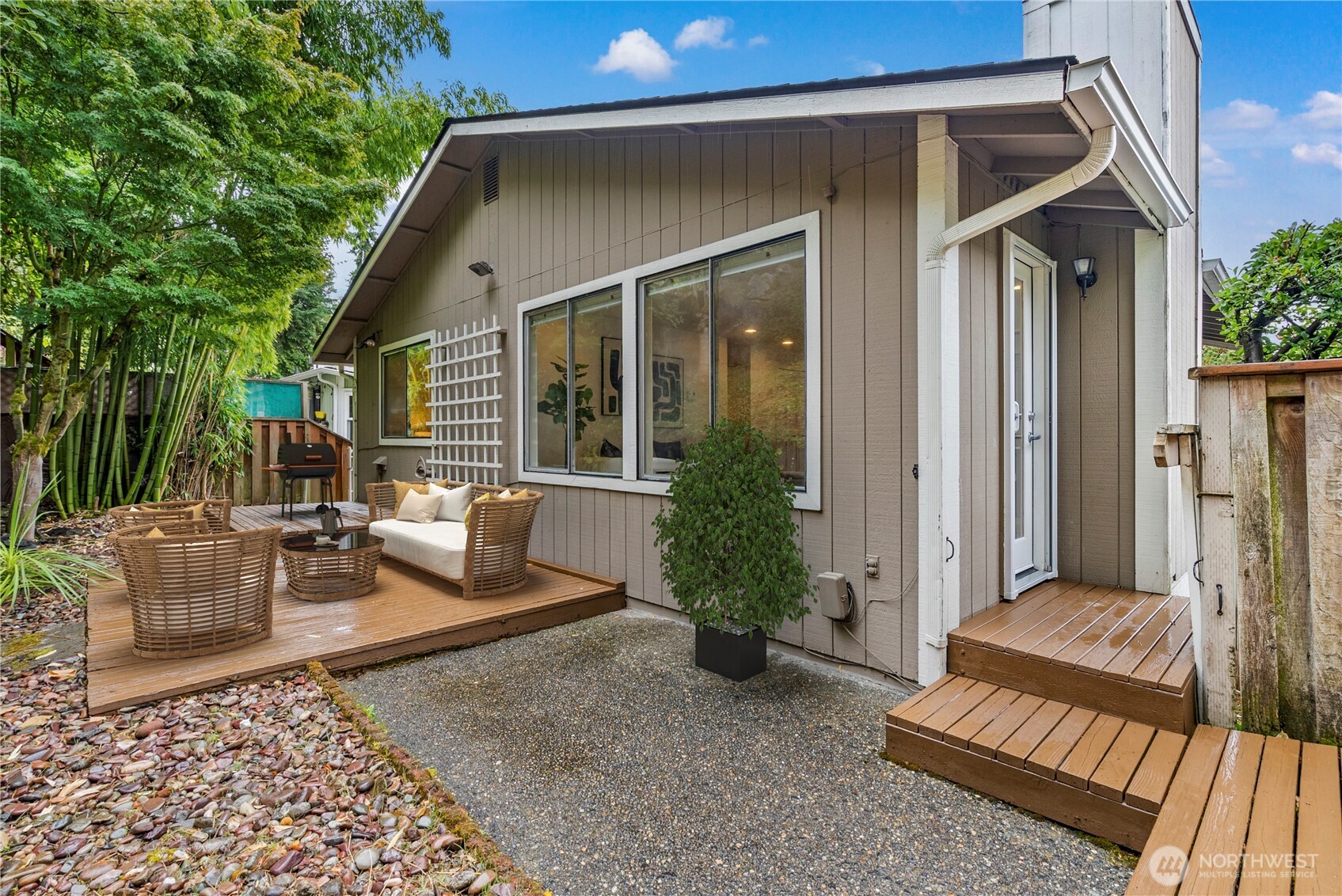 5258 17 Ave SW