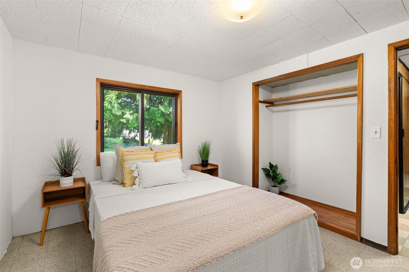 2426 S 142nd